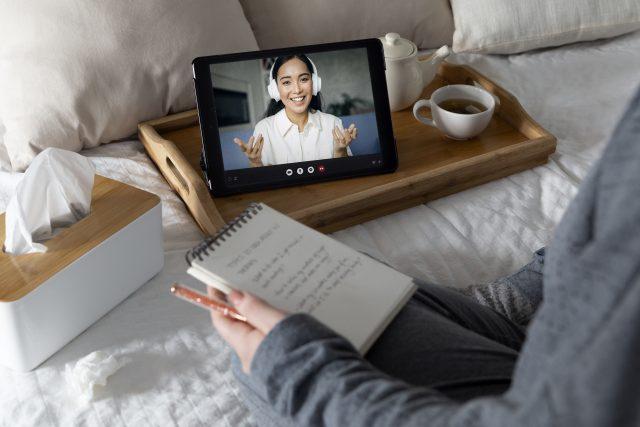 person-conducting-online-psychologist-therapy https://couplesinstituteofcolorado.com/wp-content/uploads/2024/08/person-conducting-online-psychologist-therapyjpg-couples-institute-of-colorado-640x427.jpg