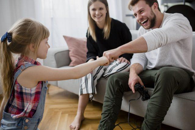 family-bumping-fists https://couplesinstituteofcolorado.com/wp-content/uploads/2025/05/family-bumping-fists-centennial-co-couples-institute-of-colorado-640x427.jpg